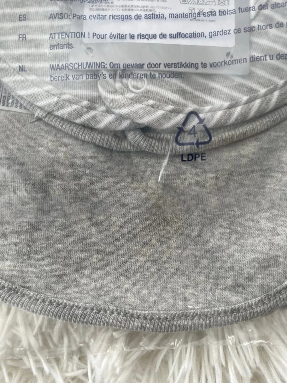 SALE! NWT GAP Baby BIB (Gray Stripe + Solid Gray)